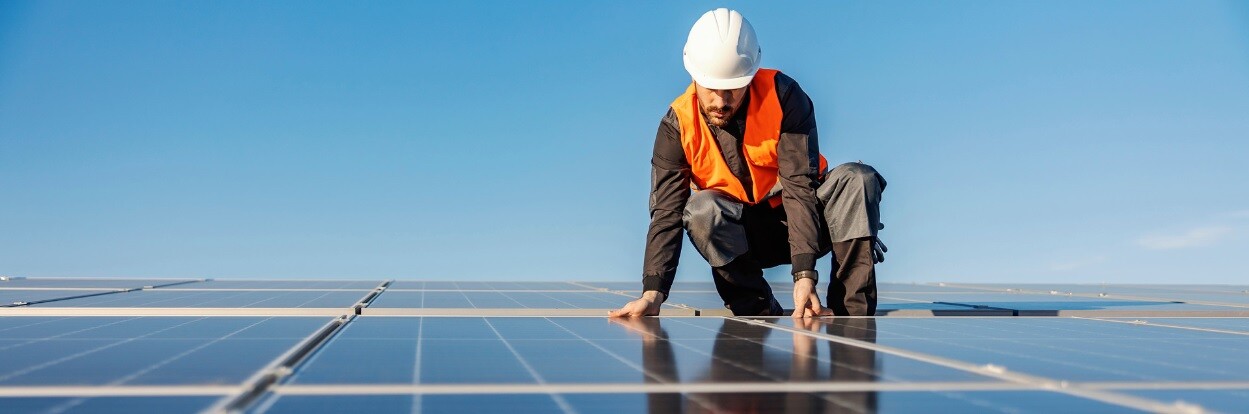 Solcellsanläggningar på fastigheter – från teknik och regler till lönsamhet BILD